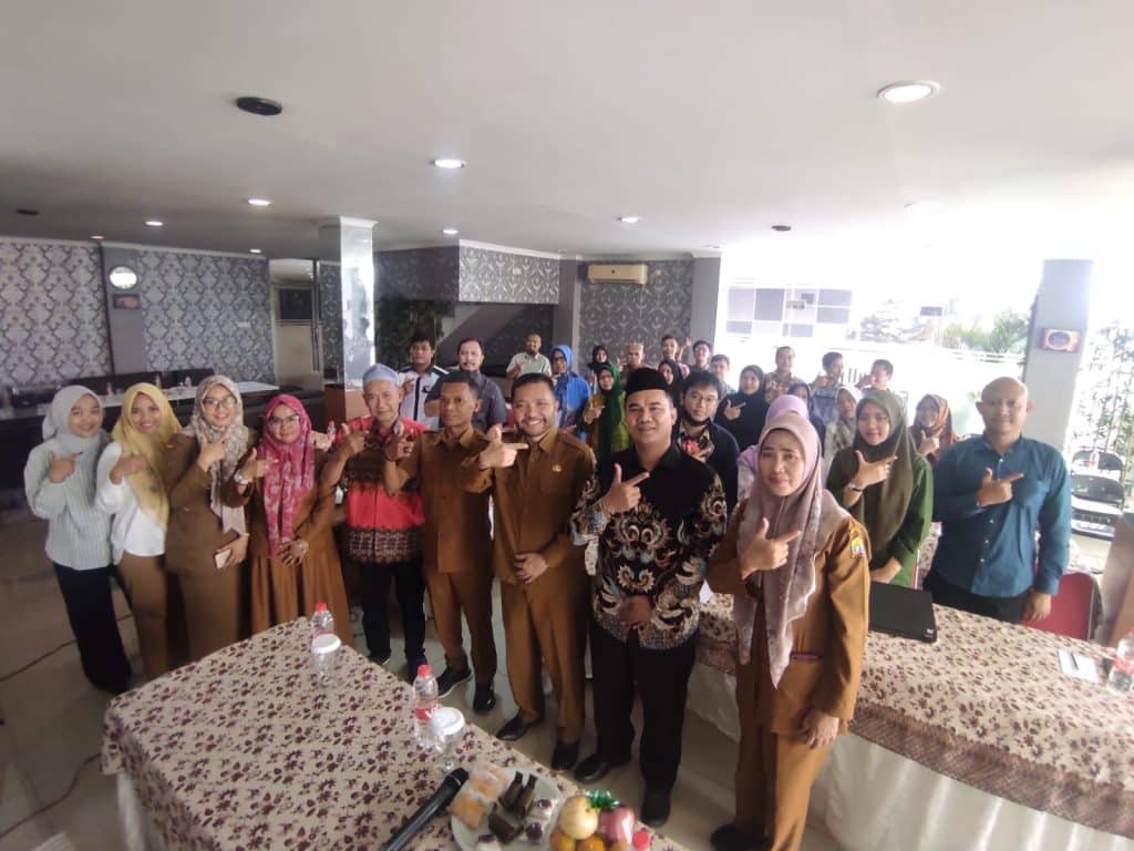 Foto bersama pada Kegiatan Bimtek Akreditasi LPK Swasta
