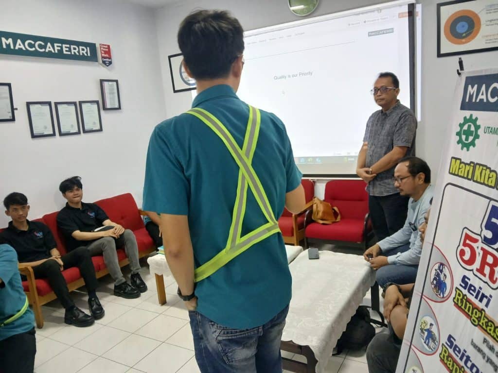 Diskusi pada Kegiatan Pembekalan PT. Maccaferri Indonesia
